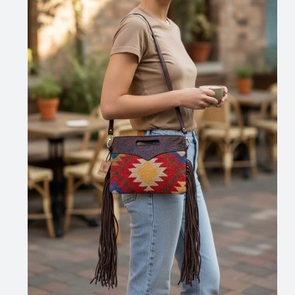 ARIAT Brynlee Conceal Carry Multicolor Aztec Handbag Shoulder Bag retail $180 - Picture 12 of 12
